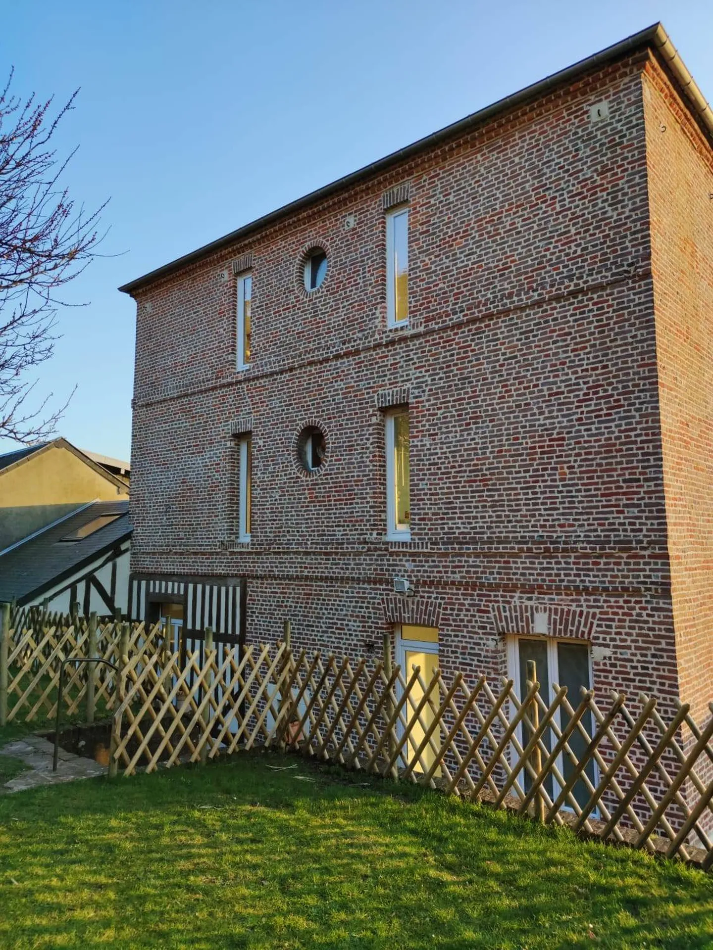 A vendre, Maison centre ville de Lisieux avec beau jardin
