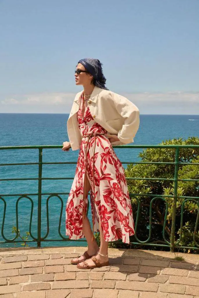 Rosso 35 un style classique et contemporain, pour les femmes qui aiment la discrétion et l'élégance.