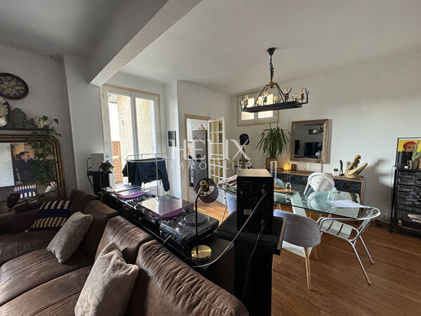 Le Vésinet Centre appartement avec une terrasse possible d'agrandir par les combles.