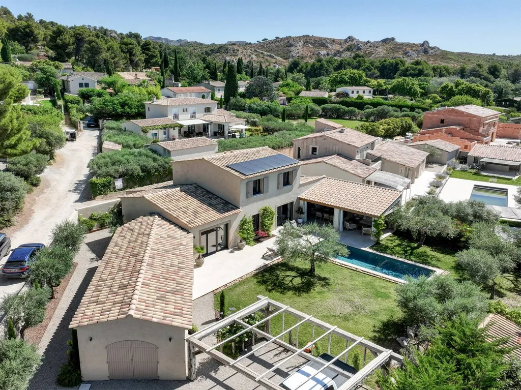 Construction d'un mas néo Provençal niché la commune de Maussane-les-Alpilles dans les bouches du Rhône
