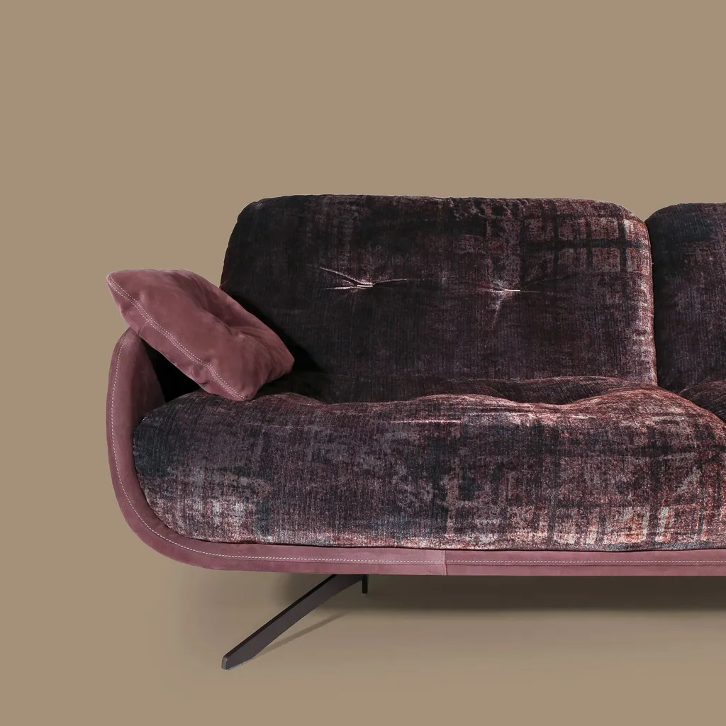 Canapé en velours violet 2 places Hyères centre ville à côté de La Valette