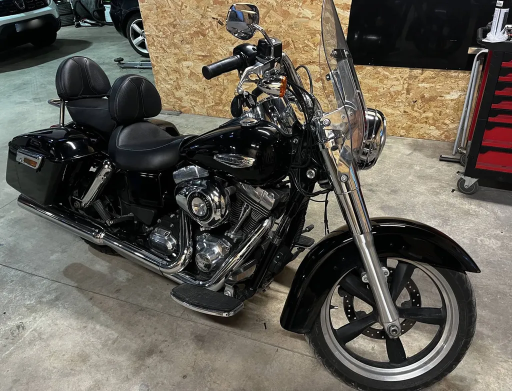 Harley-Davidson avant covering