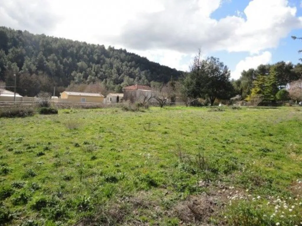 Vente terrain constructible Roquefort La Bédoule quartier calme et apprécié  vendu avec permis de construire