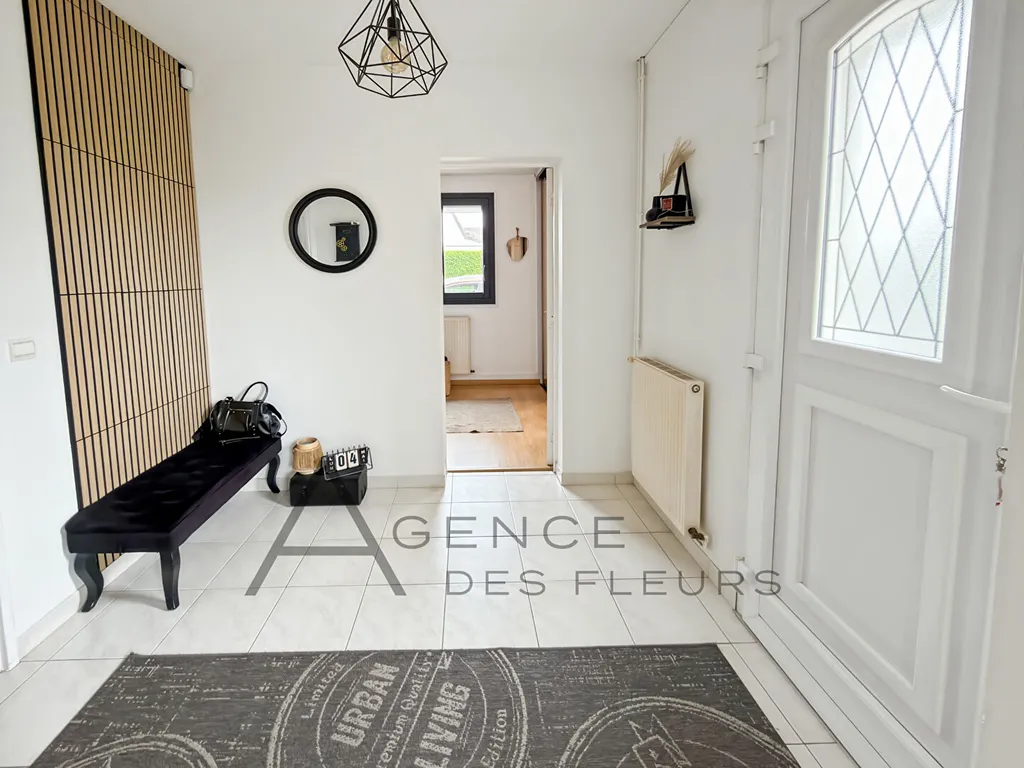 Maison familiale de 223 m² édifiée sur 649 m² de terrain sur la commune de ELBEUF 76500