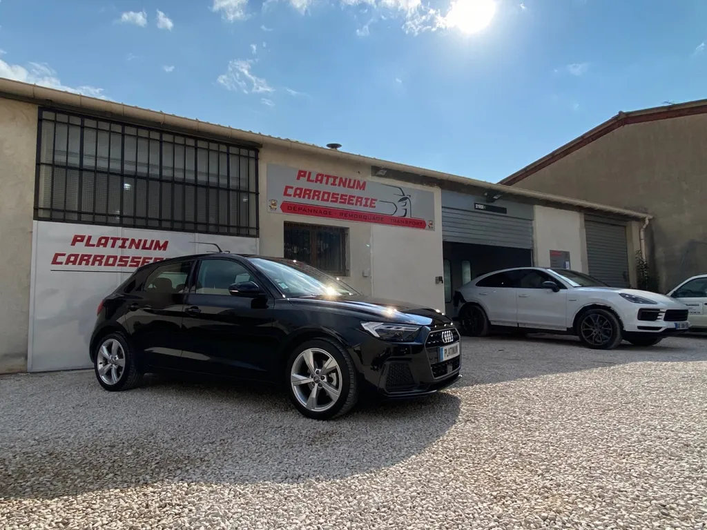 Réparation d’une Audi A1 sur Carnoux après impact sur l’aile avant gauche avec franchise offerte selon assurance