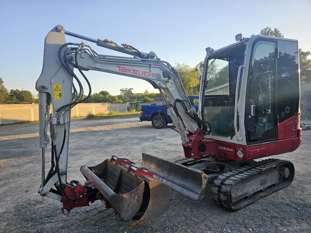 Louer une mini-pelle pour creuser les fondations d’un garage, d’une terrasse ou d’une extension d’habitation à Créon