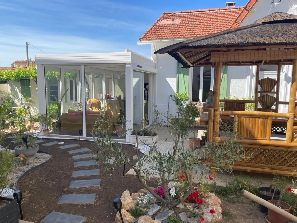 Veranda blanche