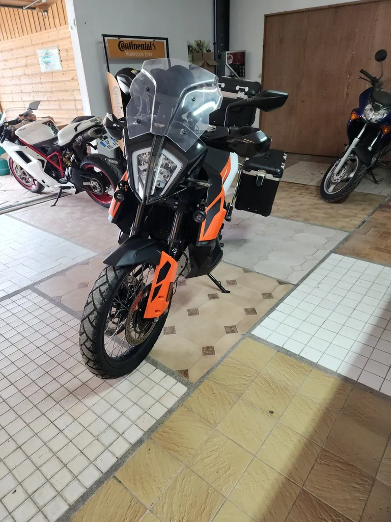 ktm 790 adventure  8990 euros