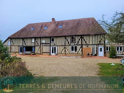 A acquérir Propriété Normande de caractère avec jardin d'environ 2 600 m², proche de Cambremer 14340