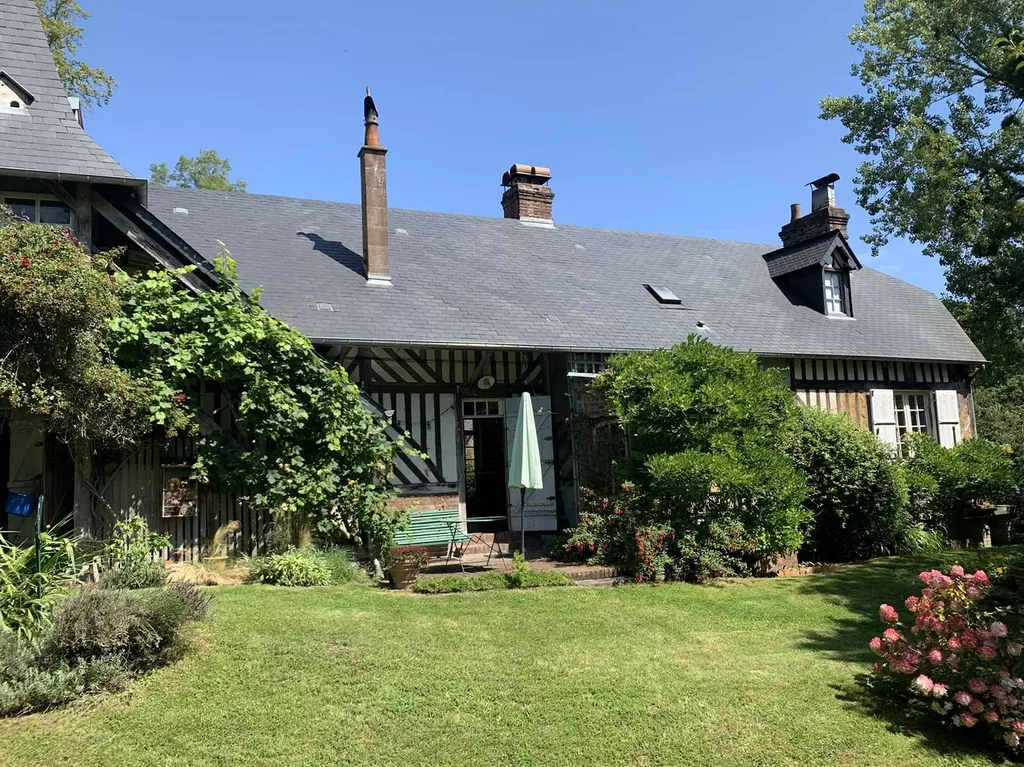 A vendre PAYS d’AUGE du CALVADOS : Région CAMBREMER : Belle maison NORMANDE dans un parc champêtre