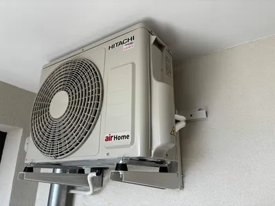 Groupe extérieur HITACHI AirHome 400 puissance 3,5KW RAC-DJ35WHAE installé par PROXICLIM dans un appartement T2 à Aix-en-Provence