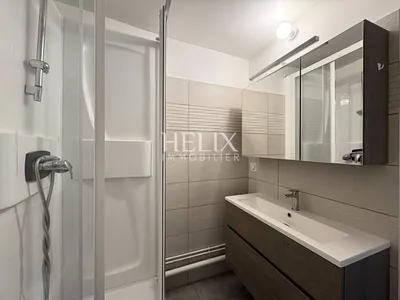 A vendre centre ville à Saint Germain en Laye un appartement avec deux chambres. 