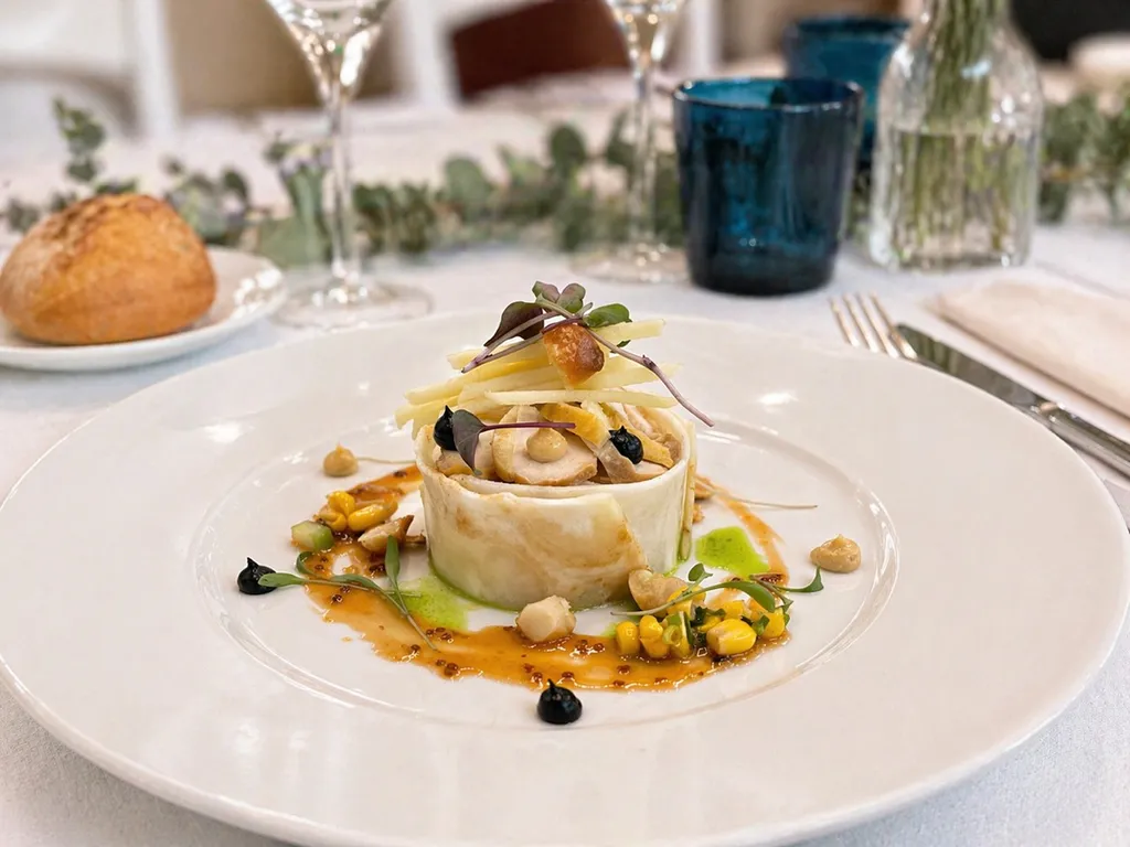 Restaurant à Bormes-les-Mimosas proche plage La Table de l’HDLP terrasse et cuisine maison carte courte et de saison