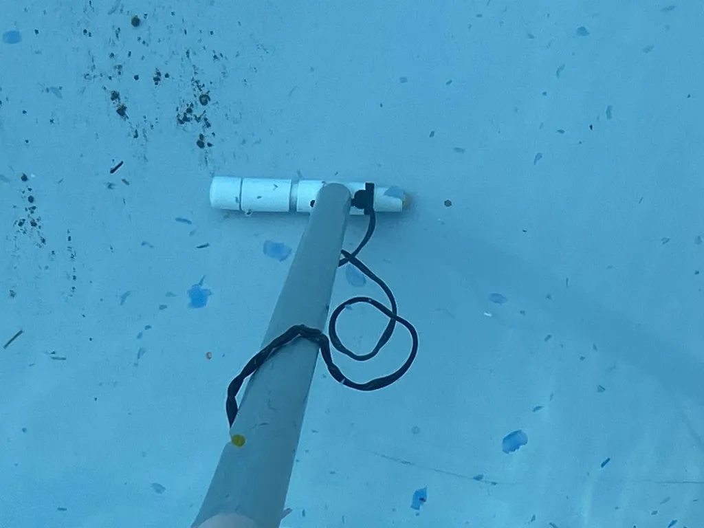 Fuite sur piscine enterrée liner localisée sans casse et sans vider le bassin par un spécialiste SABACA à Uzès dans le 30