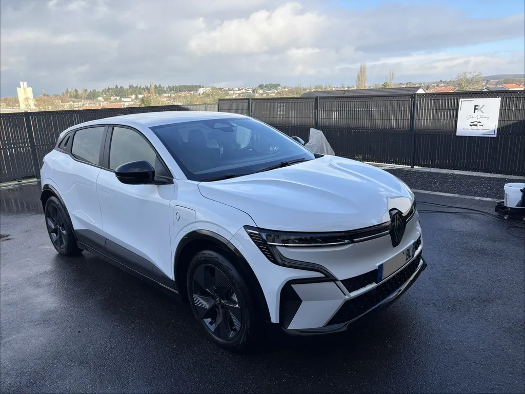 Megane électrique nettoyage extérieur professionnel Metz