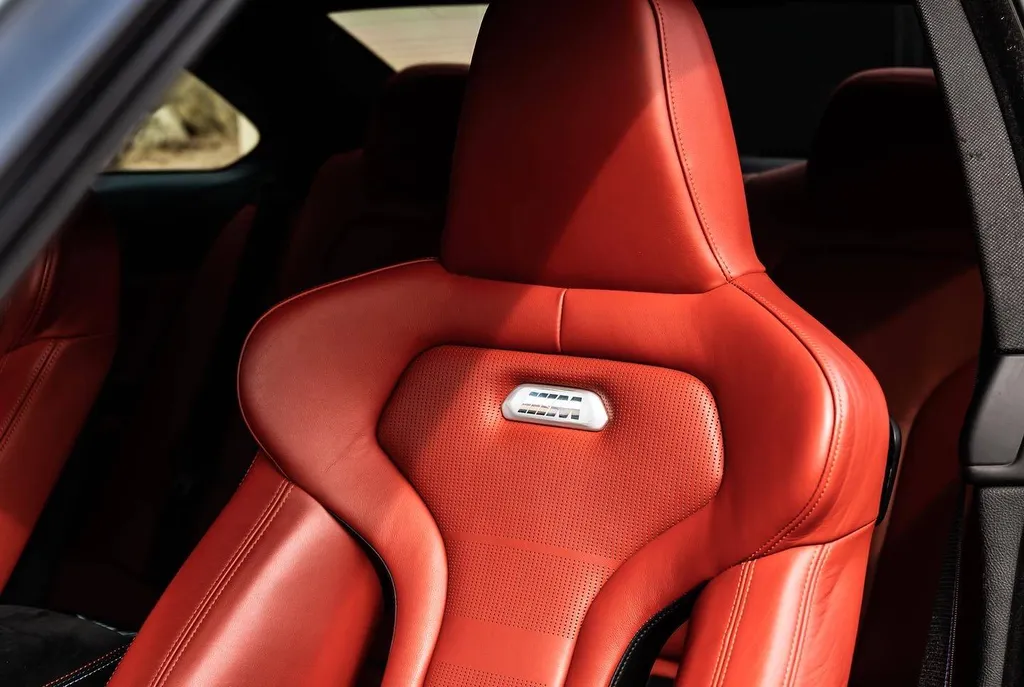 Remise à neuf de la carrosserie d'une BMW M4 à Lyon