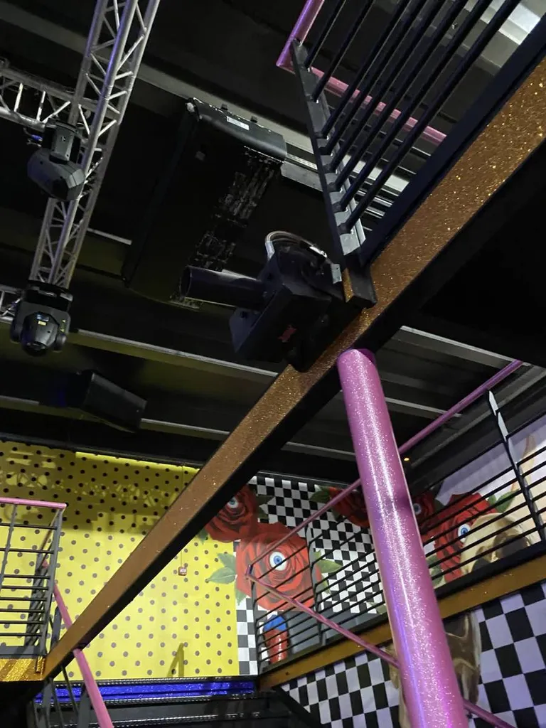 Installation sonorisation et lumières Club le 809 à la garde Var 83