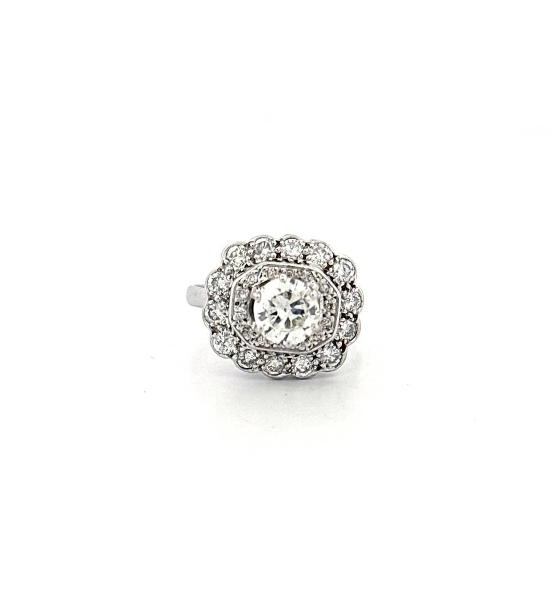 Bague coussin diamant 2.43 carats – Or Ligne Bijouterie sur le Bassin d’Arcachon