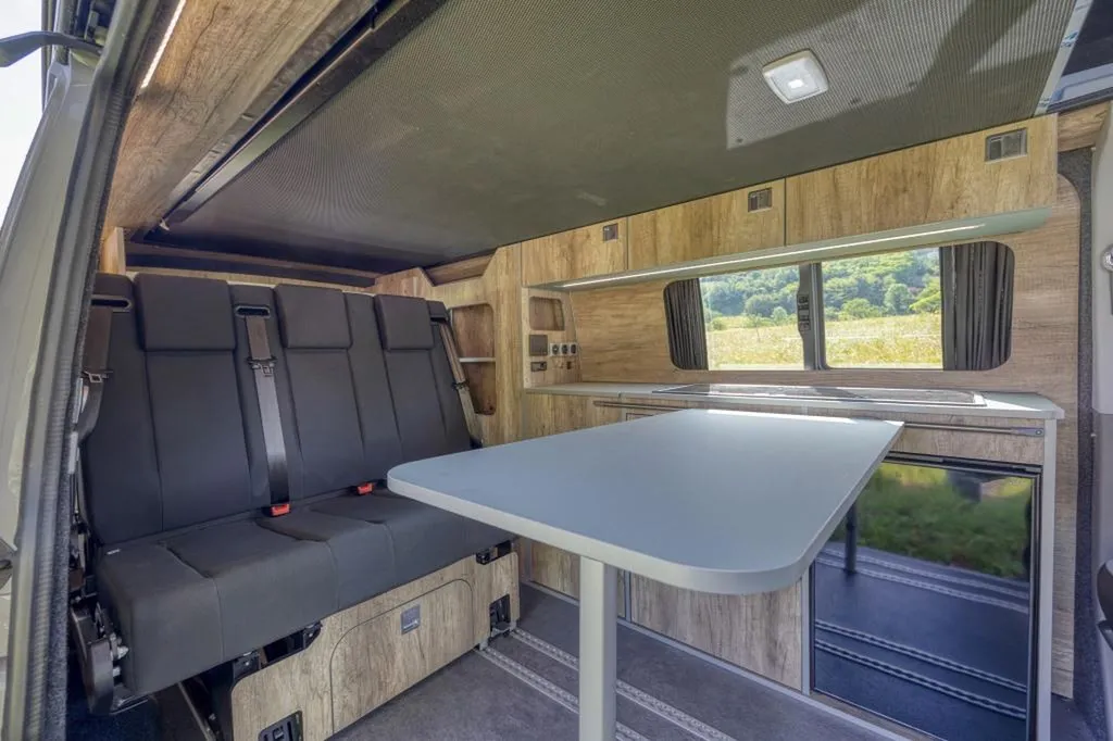 Spécialiste aménagement intérieur VW T6 Long à Lyon : transformation van sur-mesure dans le Rhône