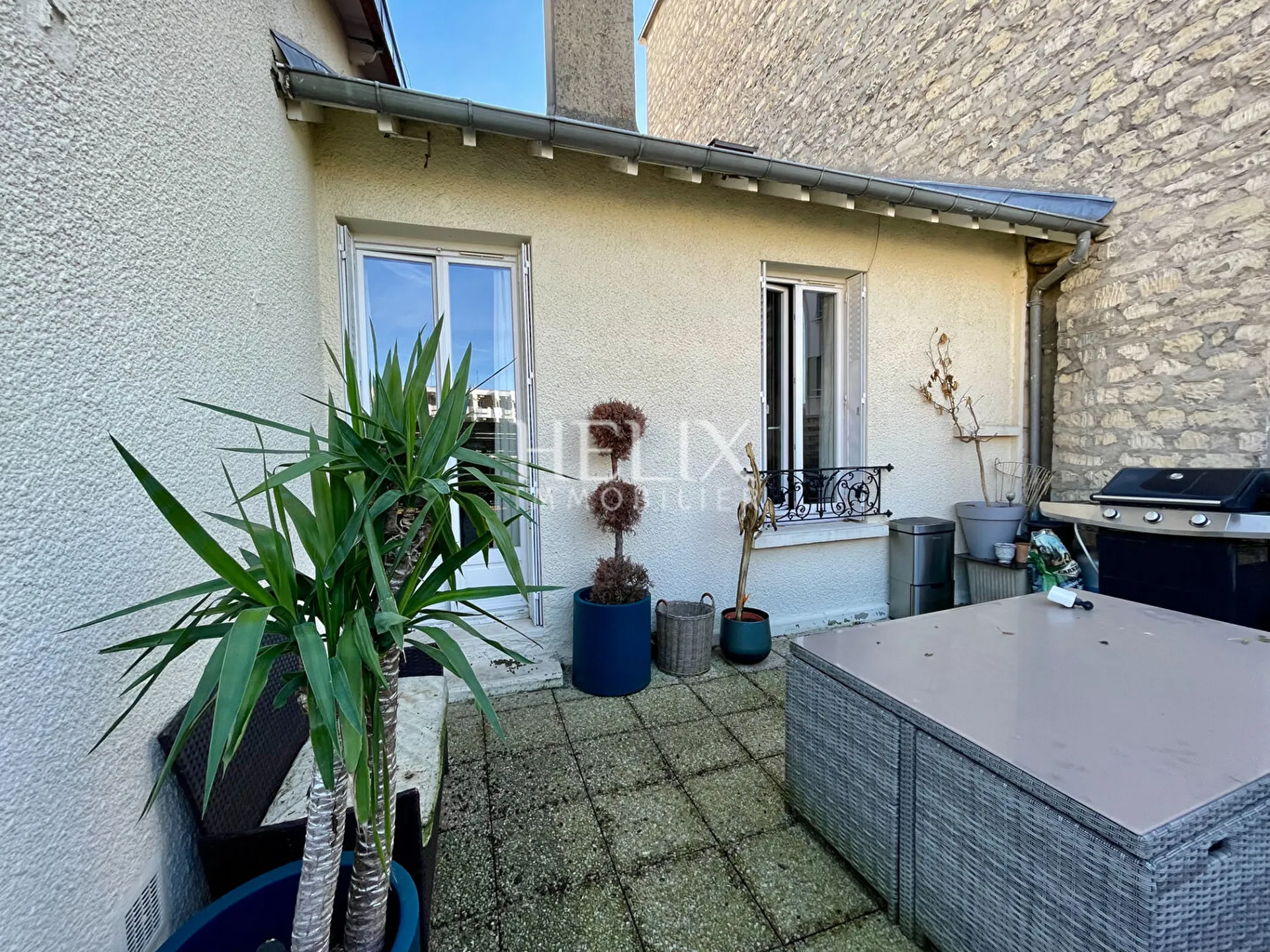 Le Vésinet Centre appartement avec une terrasse possible 2 chambres possible d'en faire 4.