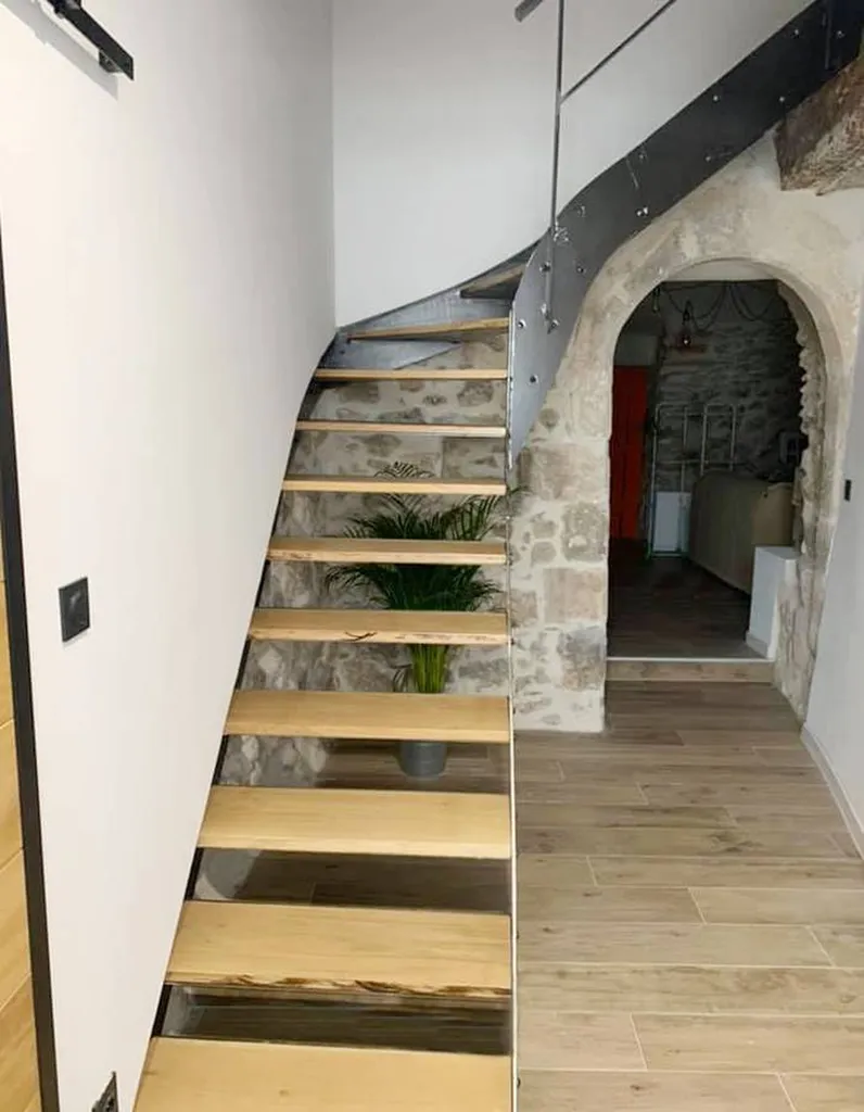 escalier bois et acier sur mesure à marignane dans les Bouches du Rhône