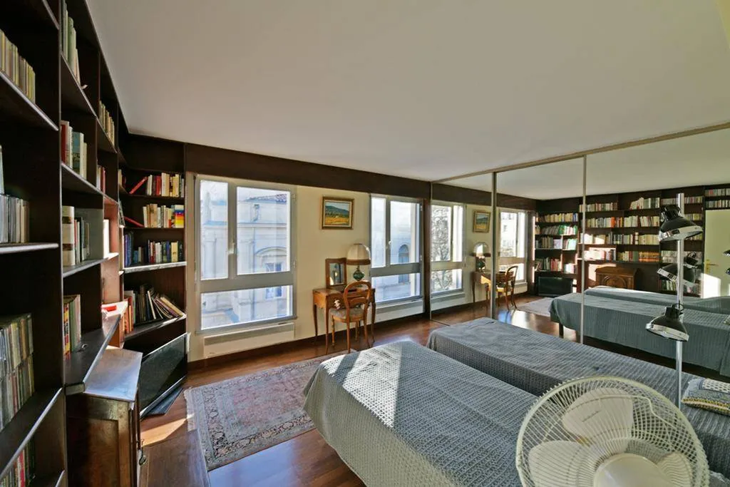 AVIGNON INTRAMUROS : EXCEPTIONNEL ET RARE APPARTEMENT PLEIN SUD    