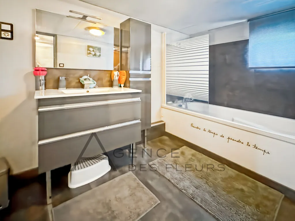 A vendre maison de 145 m² édifiée sur 2400 m² de terrain sur la commune de LE BEC THOMAS 27370