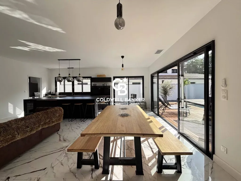 Maison neuve à vendre à La Hume – plain-pied 145 m², piscine et jacuzzi