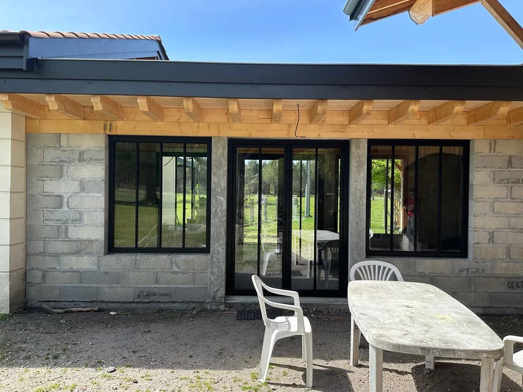 Menuiseries PVC dark double vitrage au Barp