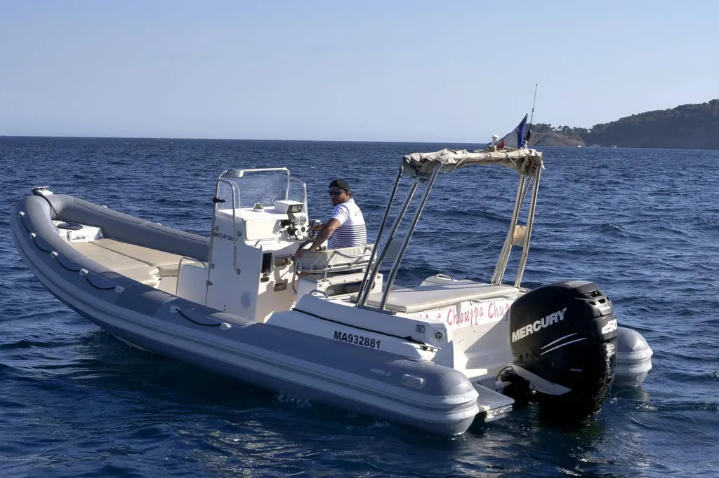 Bateau Chuppa Chups de L'Eden Boat pour visiter les Calanques