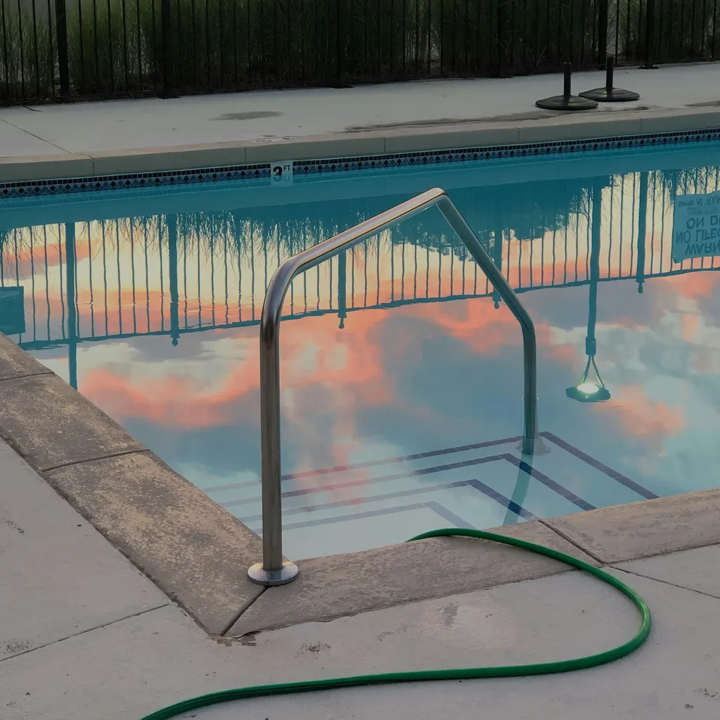 Stabilisant de piscine : rôle, dosage et erreurs à éviter