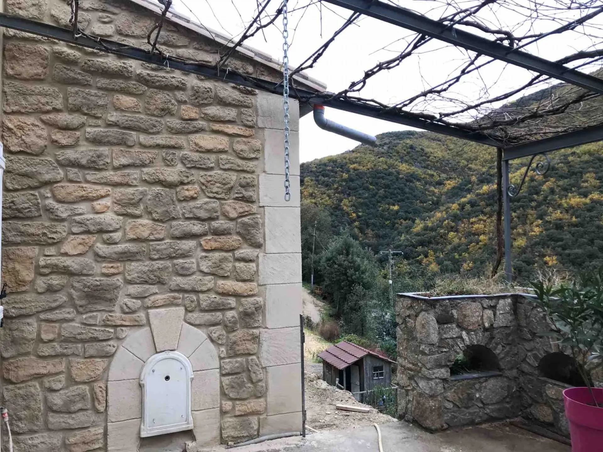 facade en pierre sur bâtisse existante avec extension à Taleyrac dans le Gard proche de Valleraugue et de Ganges 