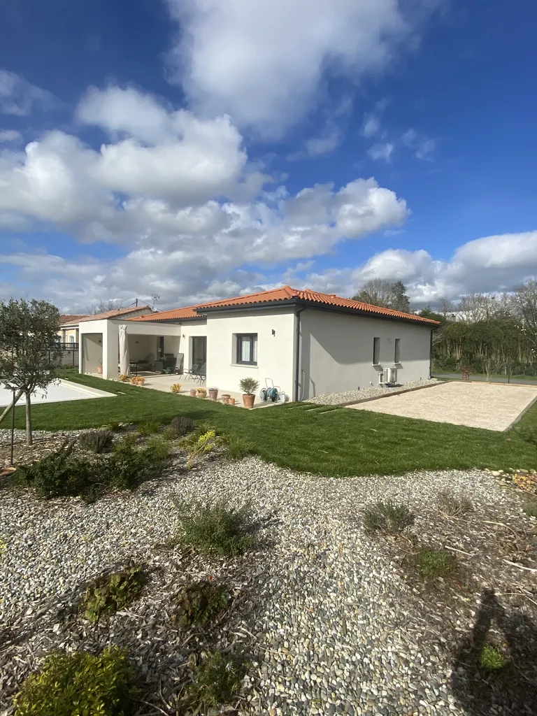 Construire une maison individuelle T5 avec piscine et prestations haut de gamme à Grenade-sur-Garonne