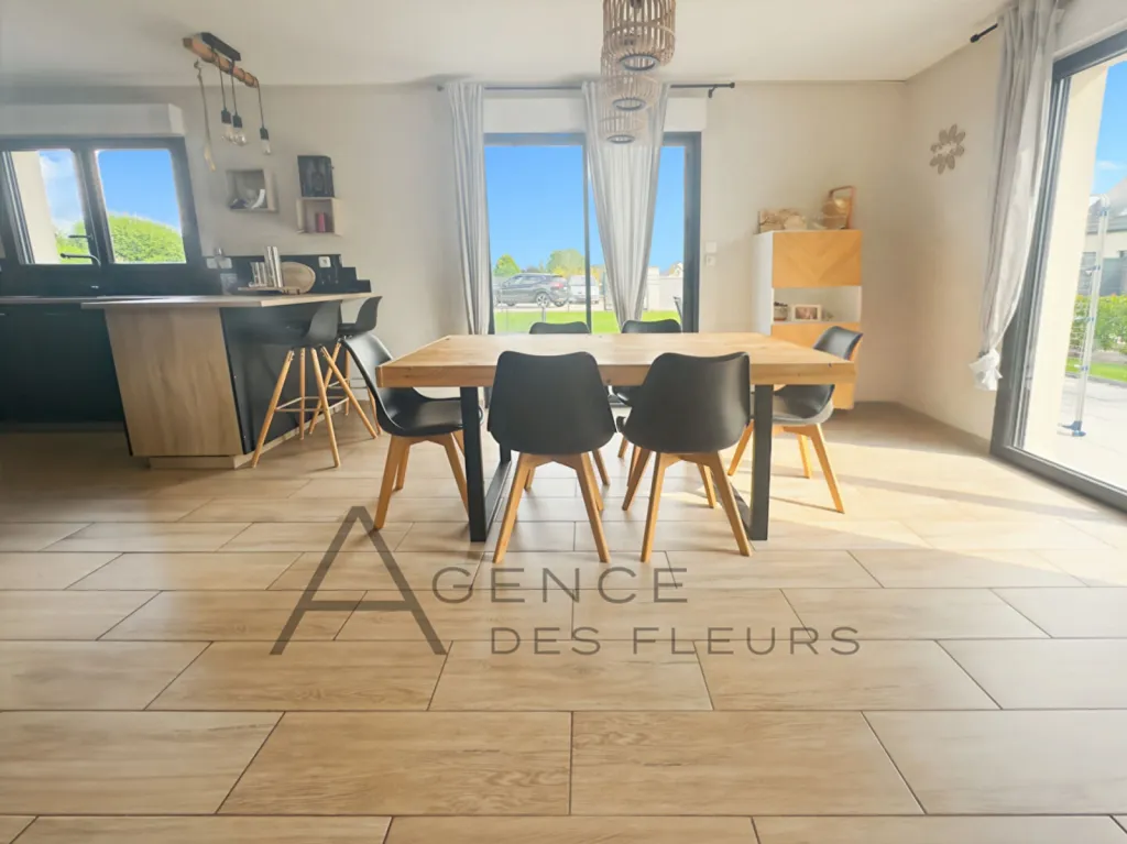 A saisir sur la commune du THUIT DE L'OISON 27370 maison de 107 m² édifiée sur 650 m² de terrain.