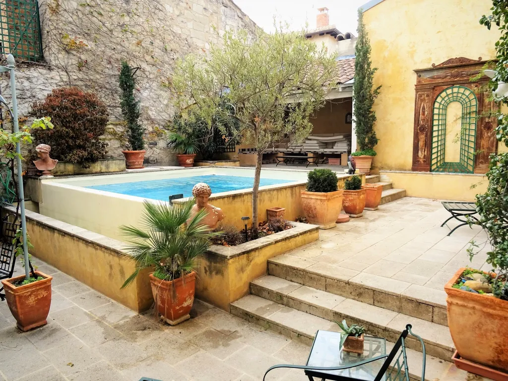 Avignon hyper centre, Appartement quadruplex avec toit-terrasse et piscine   