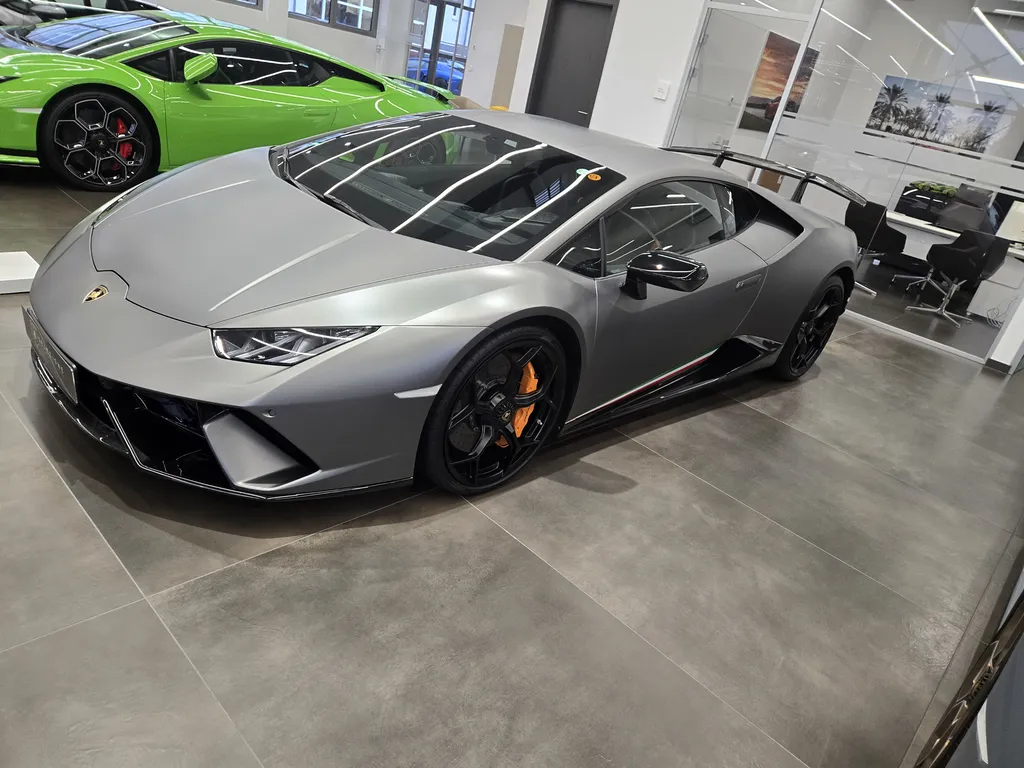 Lamborghini huracan face avant à Bordeaux chez Asphalte Diffusion