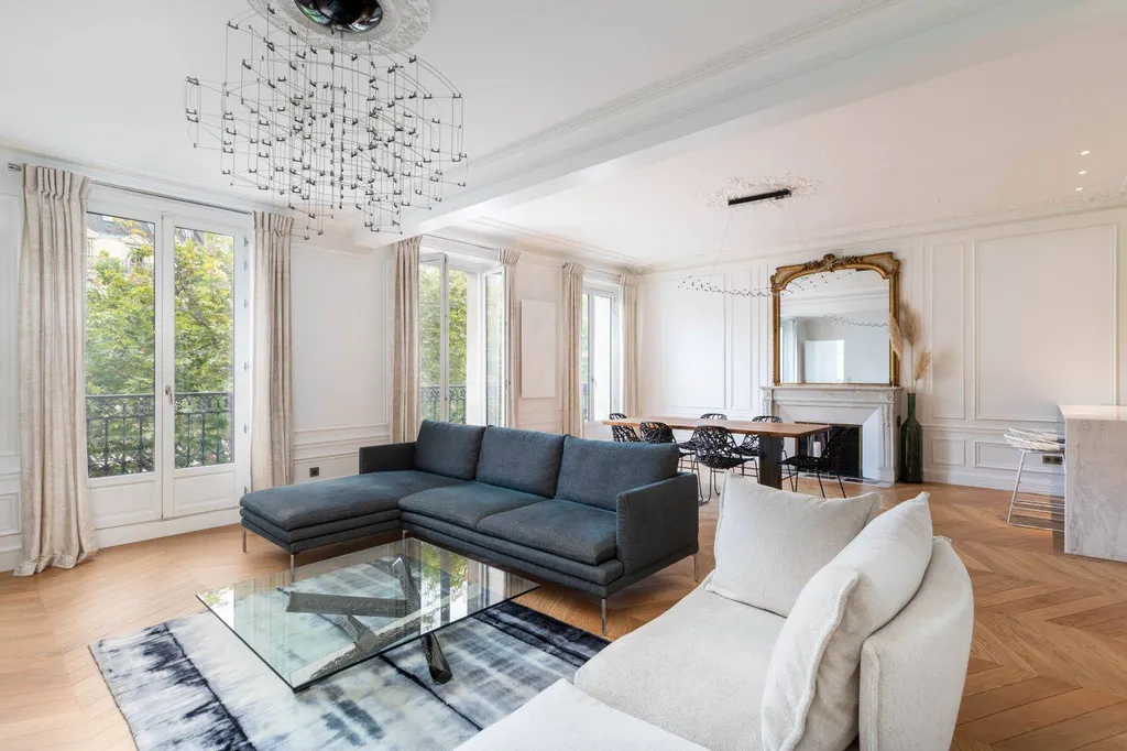 124 m² avec balcon 75008