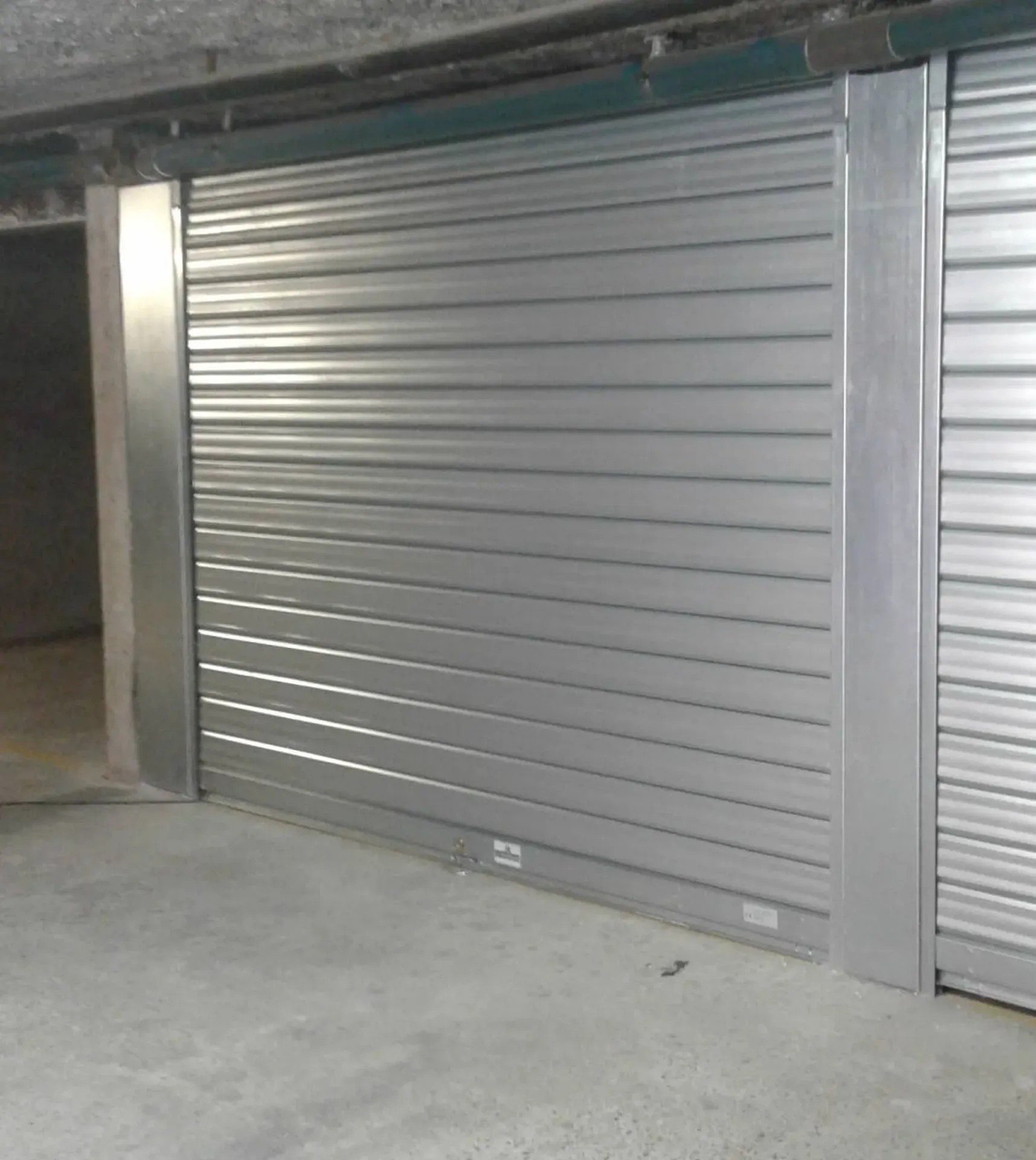 Installation de rideau métallique pour garage en sous-sol à Toulouse : sécurisez votre box efficacement