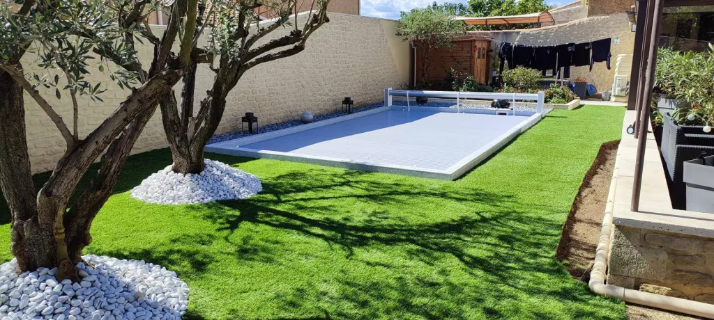 Pose d'un gazon synthétique AZURIO dans le Vaucluse