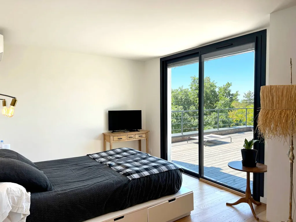 VENASQUE : Maison d'architecte avec vue panoramique   