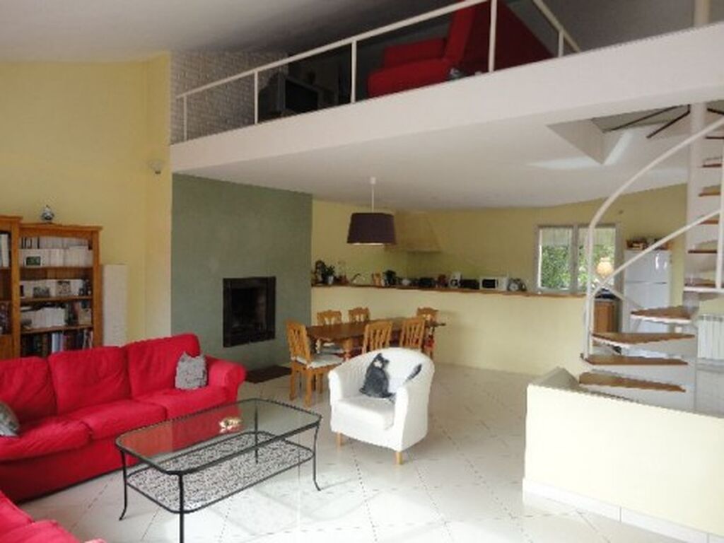 Trouver un bien 5 Carnoux lumineux avec piscine