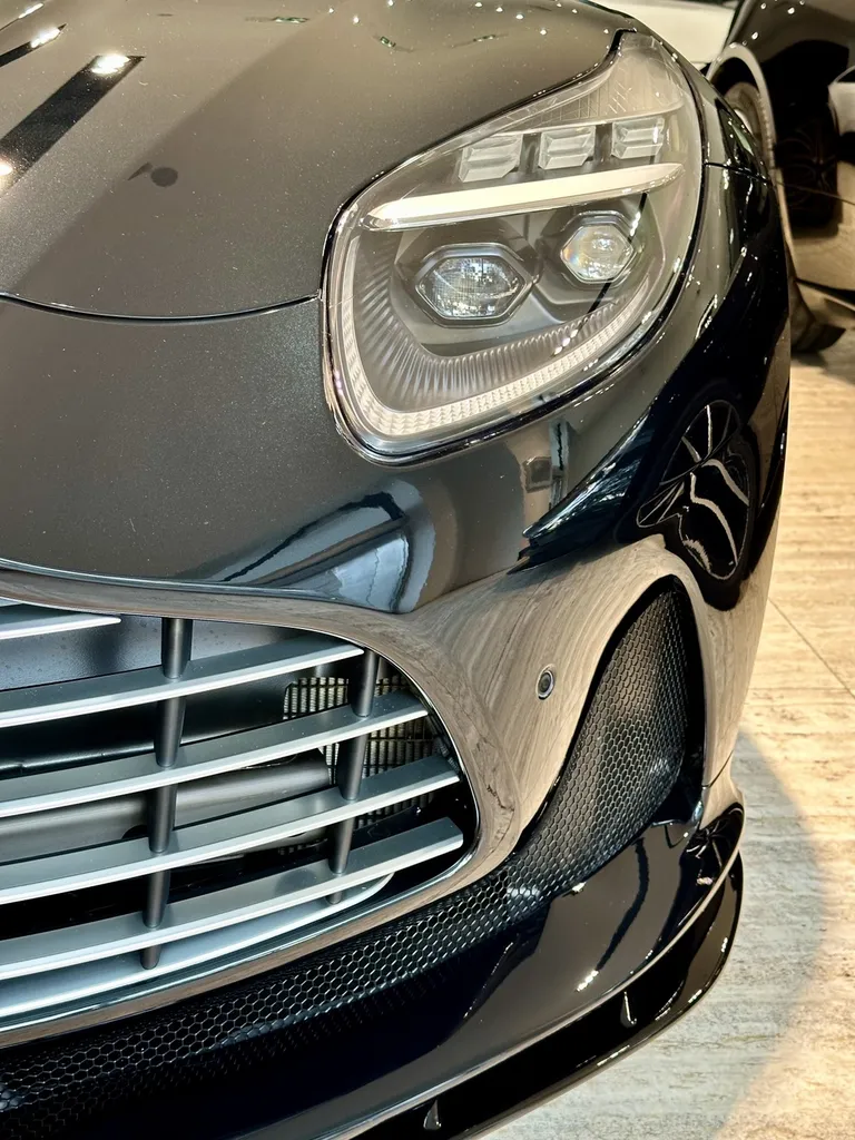 film plastique protection carrosserie film PPF Lyon traitement céramique DETAILING carosserie Aston Martin DB12 