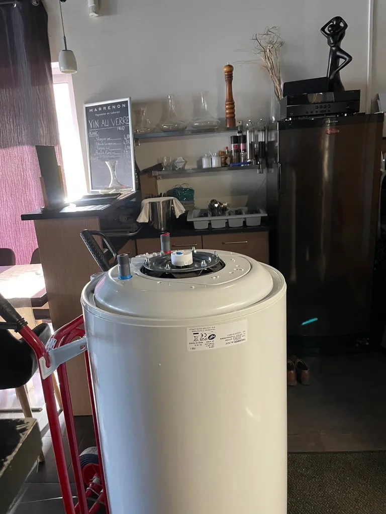 Plombier Tib'eau 0630675328 Remplacement d’un chauffe-eau électrique percé de 150 litres à Craponne proche de Tassin la Demie Lune