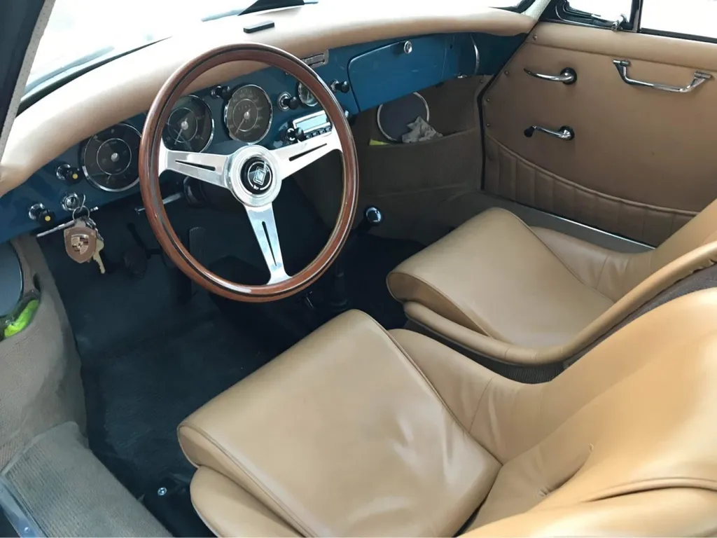 Transport  de véhicule de collection Porsche 356 C en remorque fermée Brian James entre Monaco et Marseille
