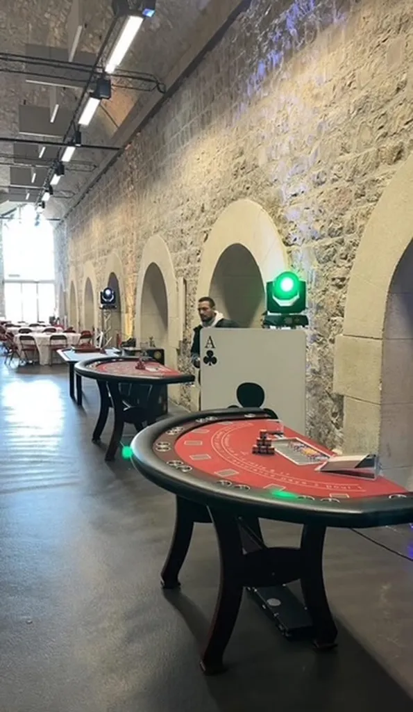 CASINO (Poker, Blackjack, Roulette, Craps)