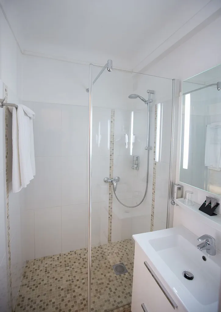 HDLP Hôtel de la Plage de Bormes Les Mimosas Douche à l'italienne