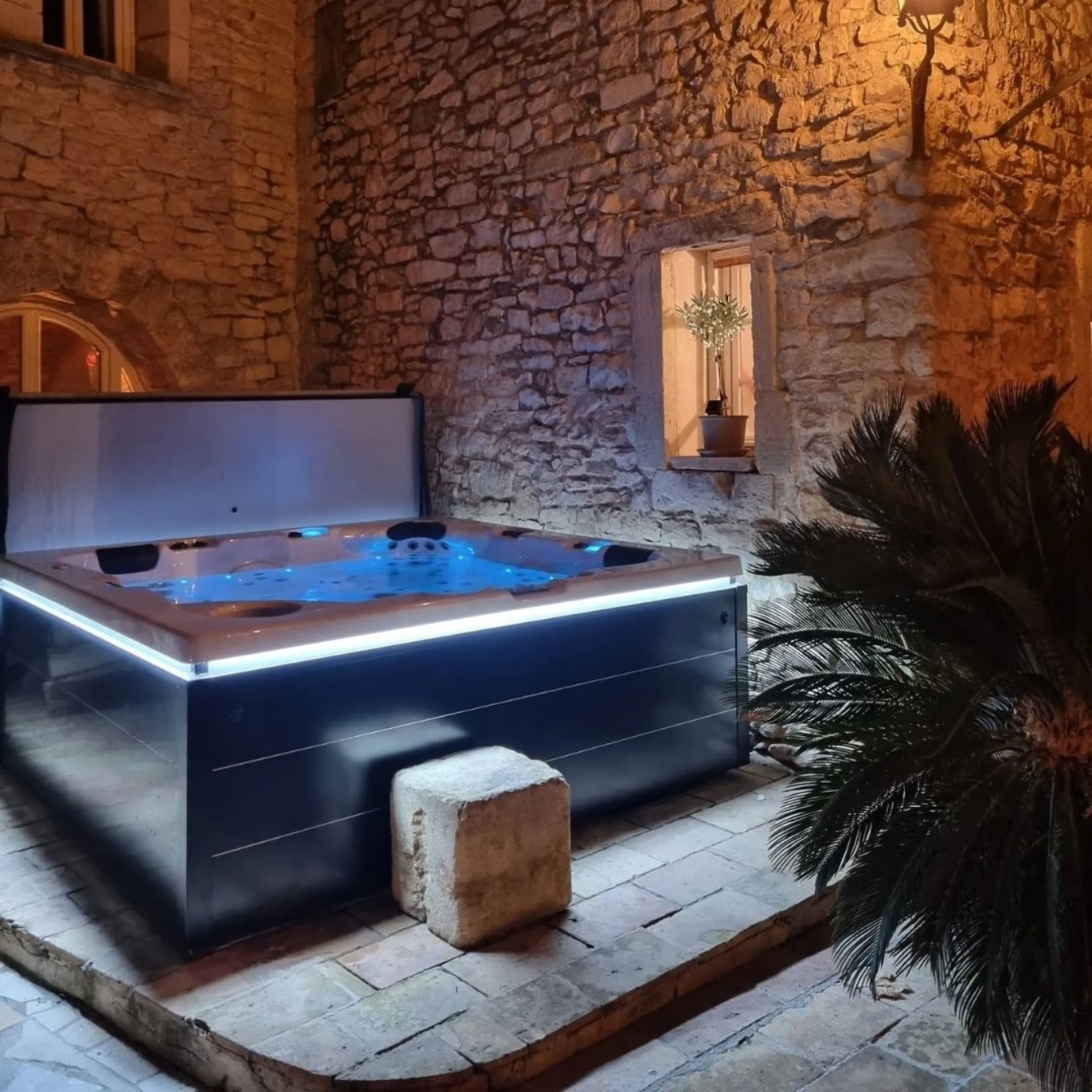 mise-en-place-spa-6-places-luxe-lunel-proche-baillargue-aubord