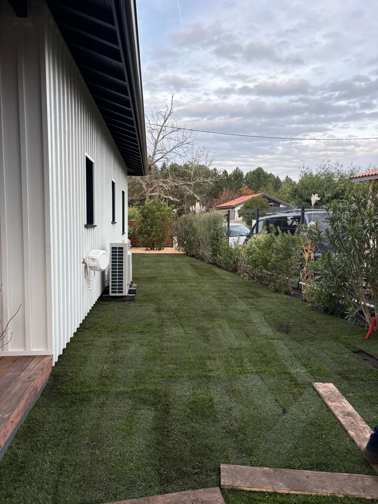 Création de gazon écologique micro-trèfle en rouleaux à Gastes, Biscarrosse et Parentis-en-Born