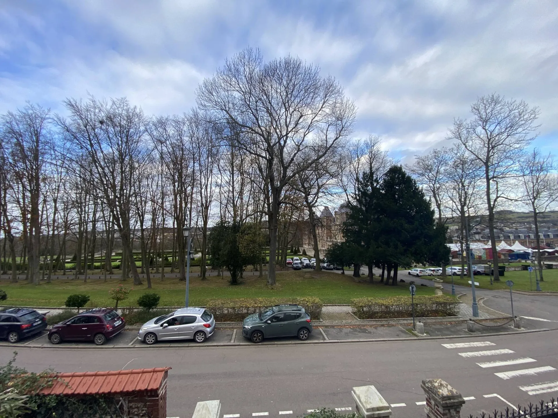 Maison avec parquet et carreaux de ciments