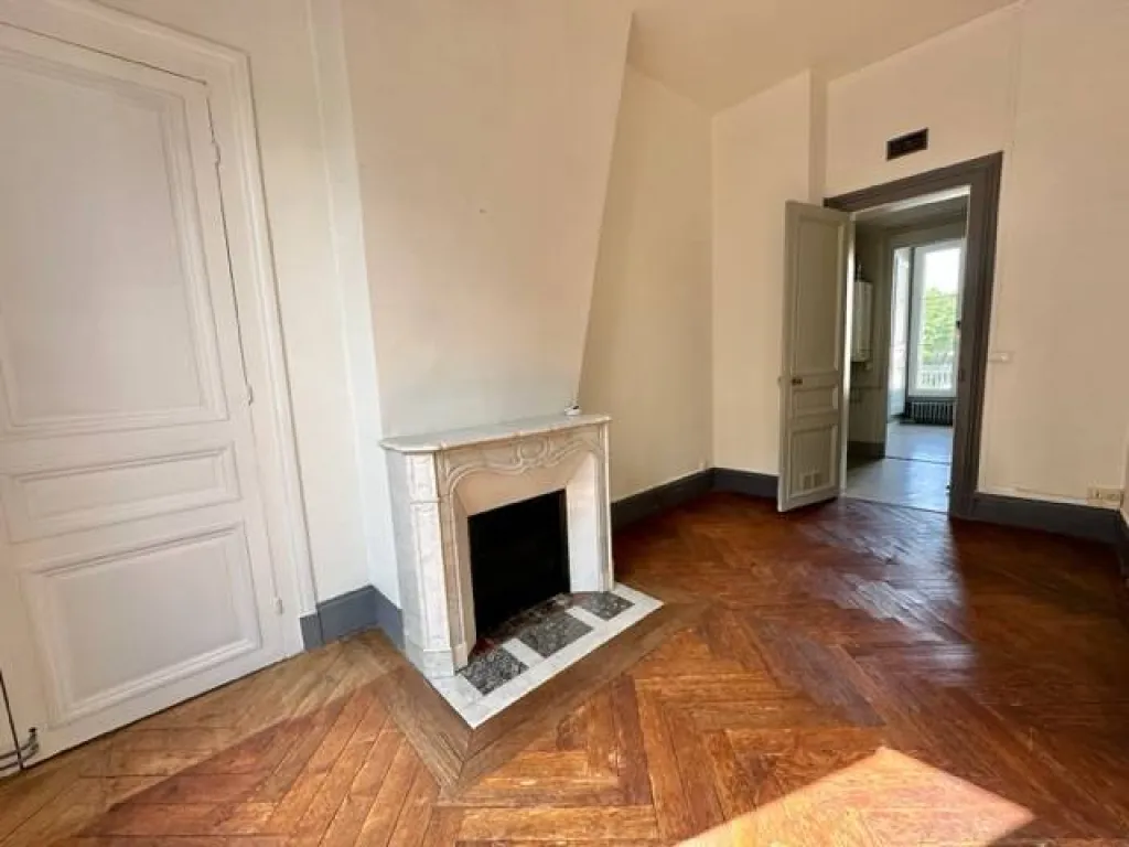 A vendre bel appartement de 70 m² au 1er étage d'une résidence calme et sécurisée